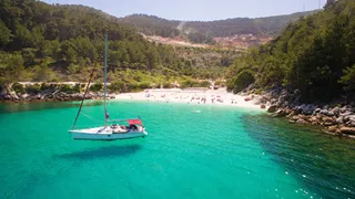 Thasos - Strand, Meer und Segelboot